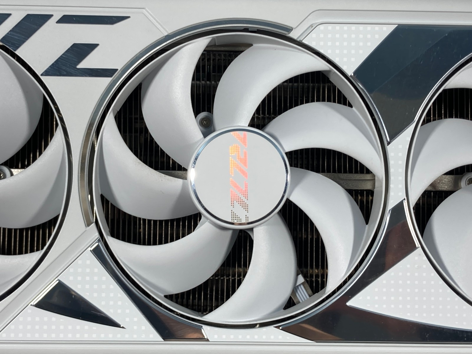 BH 2 GET 1 オファー ASUS ROG Strix - Rtx 4090 24Gb Graphics Card のレビューと価格